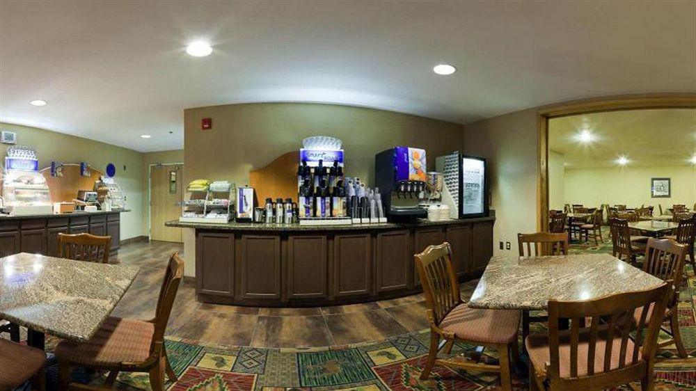 Holiday Inn Express Hotel & Suites Raton By Ihg Exterior photo