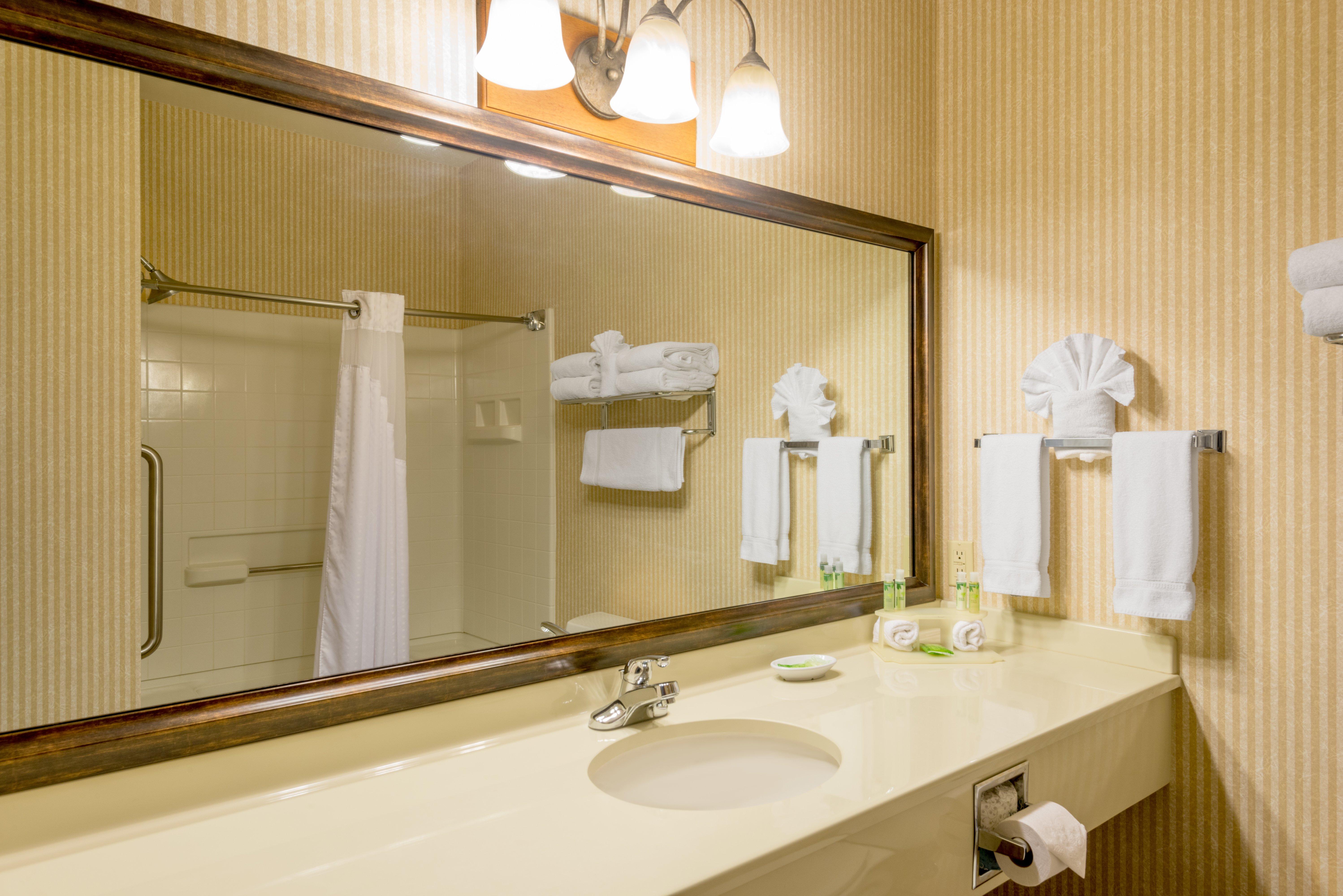 Holiday Inn Express Hotel & Suites Raton By Ihg Exterior photo
