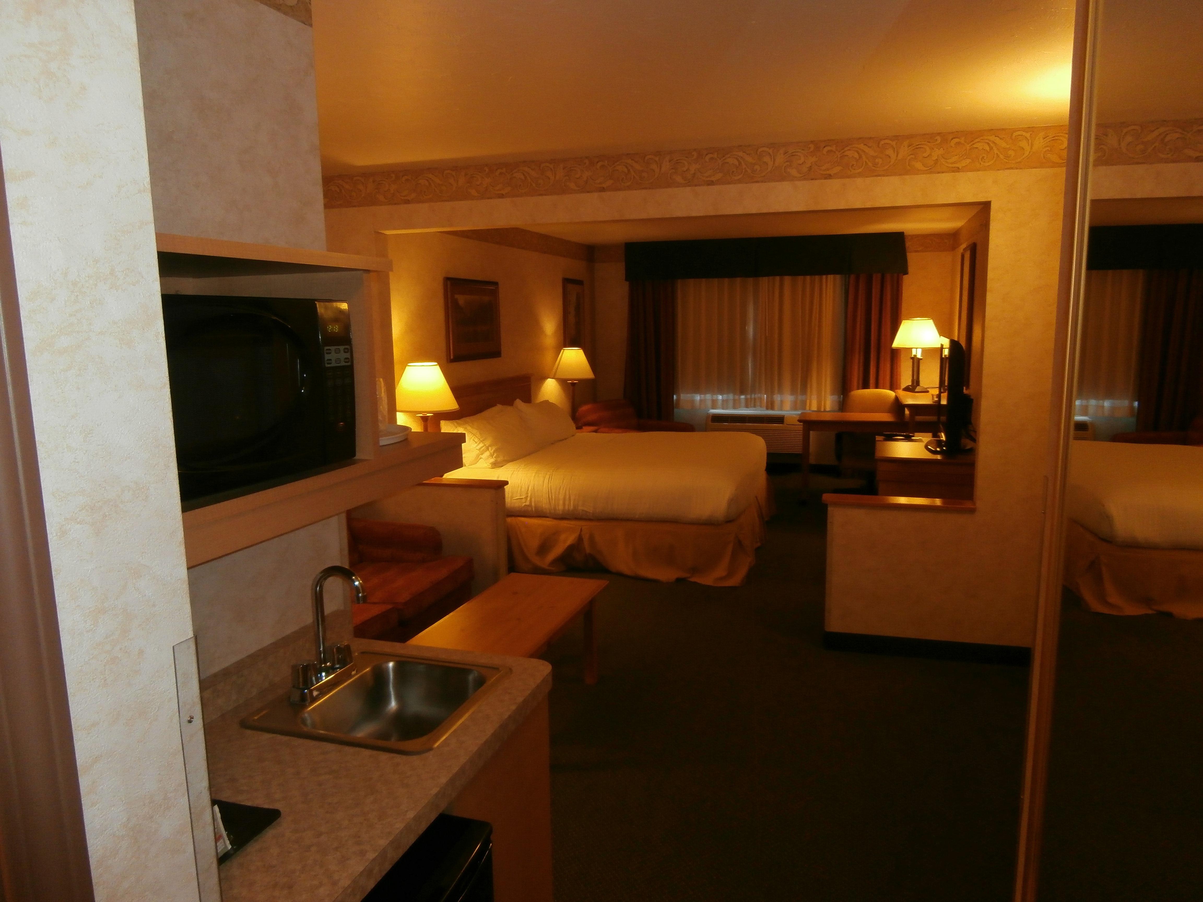 Holiday Inn Express Hotel & Suites Raton By Ihg Exterior photo