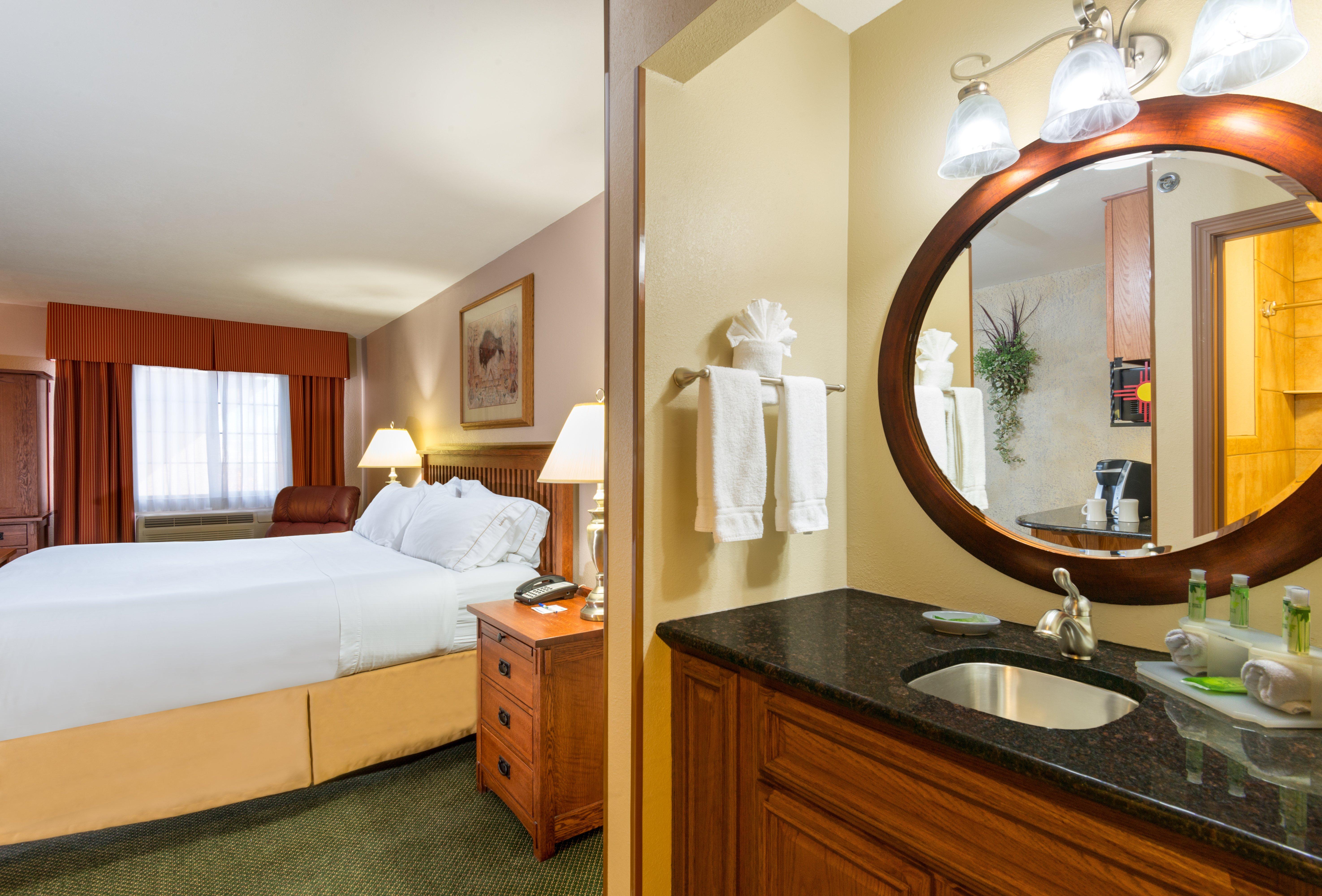 Holiday Inn Express Hotel & Suites Raton By Ihg Exterior photo