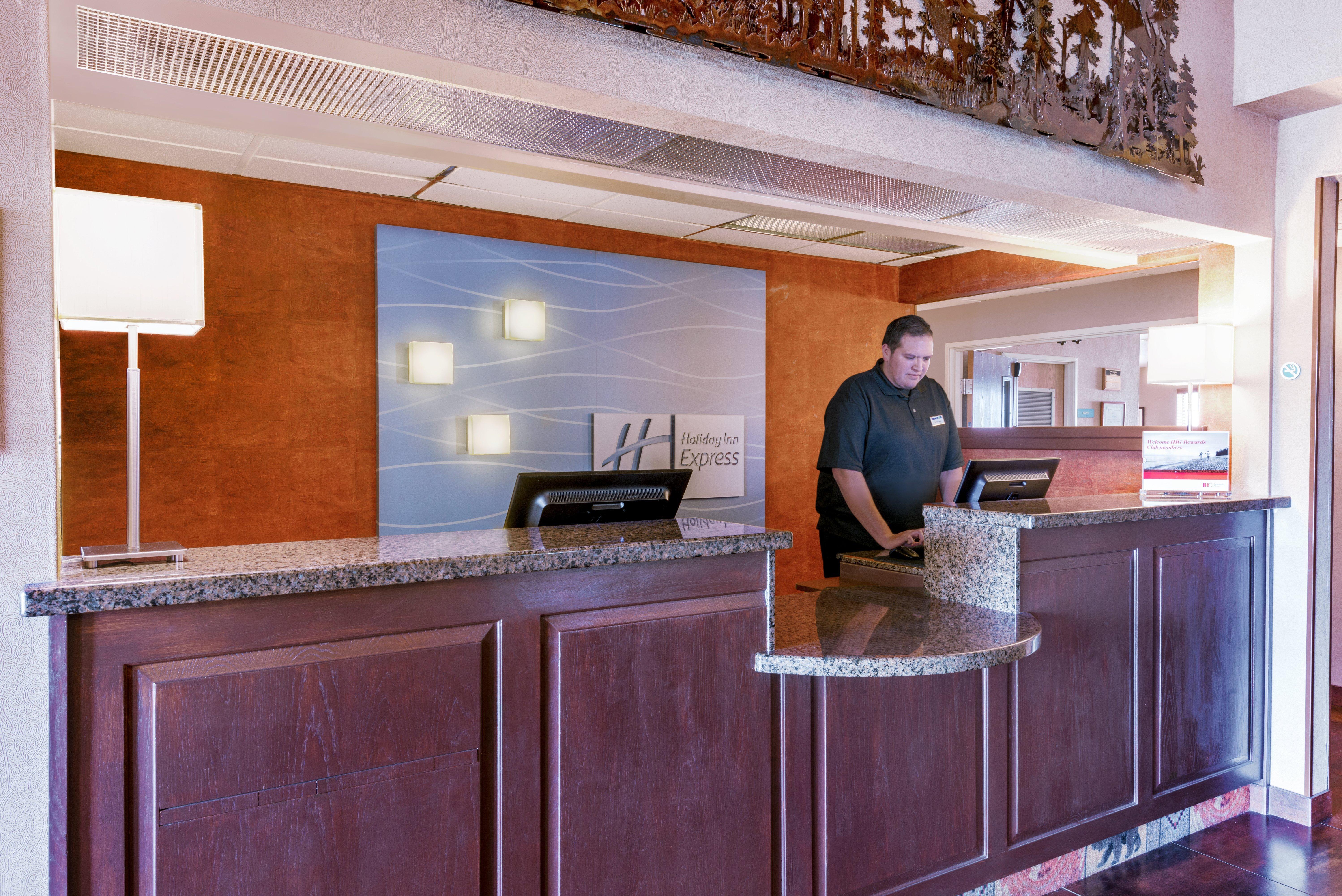 Holiday Inn Express Hotel & Suites Raton By Ihg Exterior photo