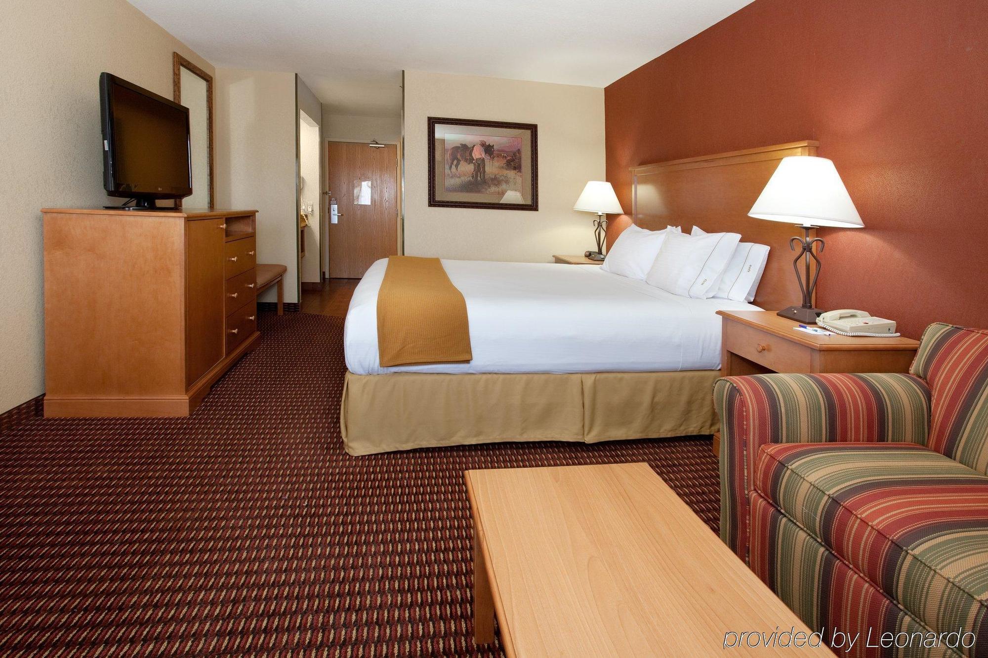 Holiday Inn Express Hotel & Suites Raton By Ihg Room photo